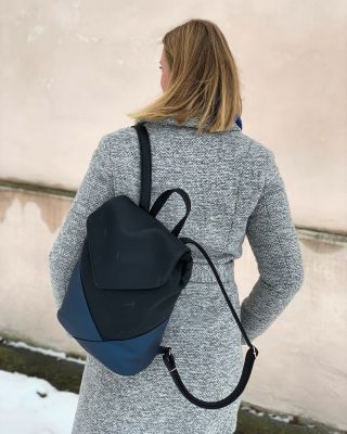 BATOH CHRIS SAFÍR . Jestli hledáte elegantní batoh, za kterým se každý otočí, určitě to bude řada batohů Chris. Každý z...